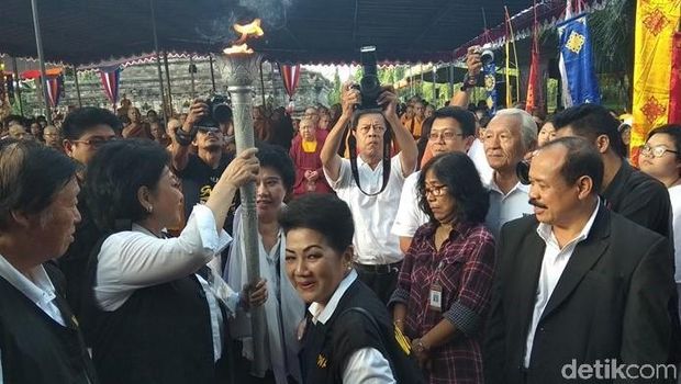 Api dharma dari Mrapen disemayamkan di Candi Mendut