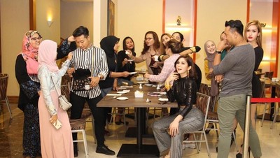 Gaya Manis Nur Sajat, Teman Duet Lucinta Luna yang Doyan Nasi Kuning