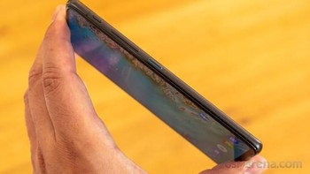 Zenfone 6 dibekali baterai berkapasitas besar, yakni 5.000 mAh dengan pengisian 18W. Foto: GSM Arena
