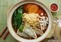 Menu Harian Ramadhan ke-12: Sedapnya Mie Kuah dengan Topping Dumpling