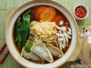 Menu Harian Ramadhan ke-12: Sedapnya Mie Kuah dengan Topping Dumpling