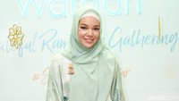 Dengan rendah hati Dewi menyebut dirinya itu berdosa. Pool/Noel/detikFoto.