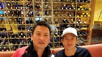 Kalau kata Rio, dia naik pesawat ke restoran Las Vegas ini hanya untuk makan lho. Wah, pasti makanannya istimewa banget. Foto: Instagram rharyantoracing