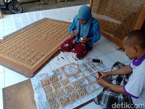 Berkah Ramadhan, Seni Kaligrafi Serbuk Kayu di Probolinggo Laris Manis