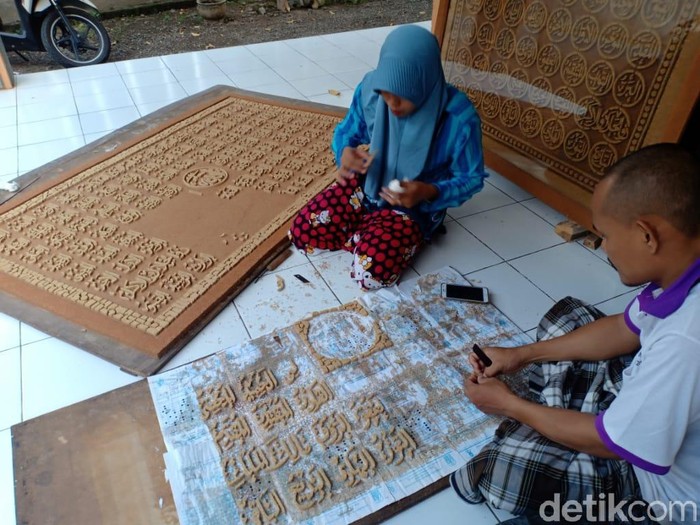 Berkah Ramadhan Seni Kaligrafi Serbuk Kayu Di Probolinggo Laris Manis