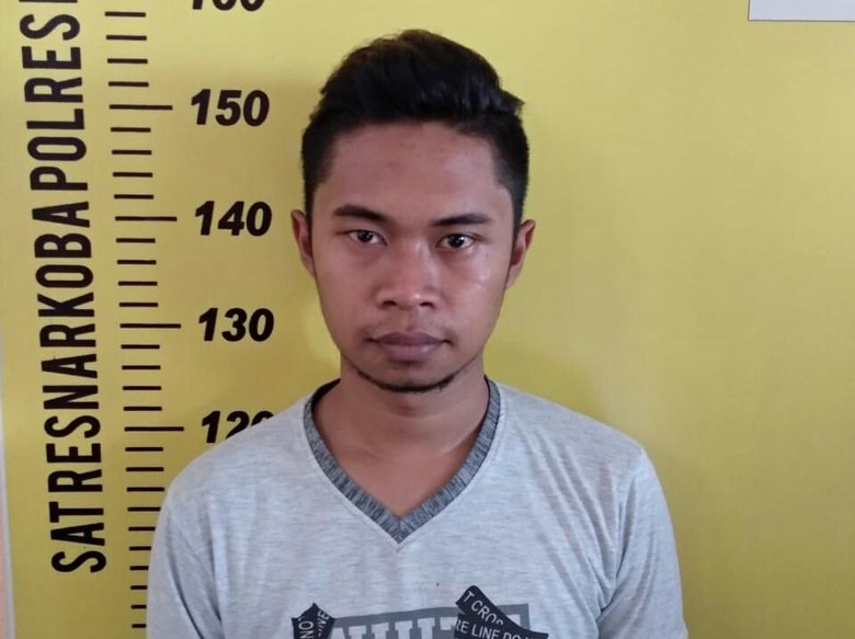 Komplotan Pengedar Obat Keras Berbahaya di Bondowoso Diringkus Komplotan Pengedar Obat Keras Berbahaya di Bondowoso Diringkus