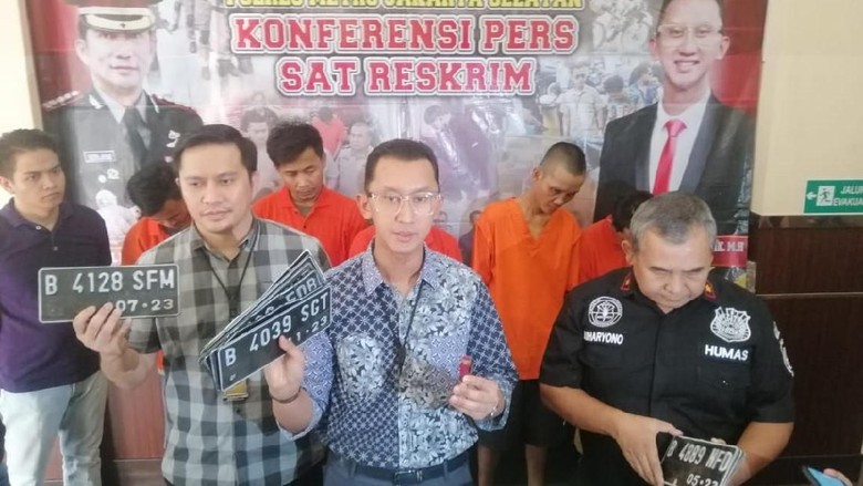 Komplotan Curanmor Nyamar Ojek Online di Jaksel Ditangkap Polisi Komplotan Curanmor Nyamar Ojek Online di Jaksel Ditangkap Polisi