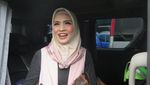 Donita Masih Canggung Berhijab