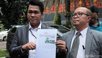 Tulisannya tersebut diduga tindak pidana dengan sengaja dan tanpa hak menyebarkan informasi yang ditujukan untuk menimbulkan rasa kebencian atau permusuhan individu dan/atau kelompok masyarakat tertentu berdasarkan suku, agama, ras, dan antargolongan (SARA) dan/atau menyiarkan berita atau pemberitahuan bohong dengan sengaja menerbitkan keonaran di kalangan rakyat.