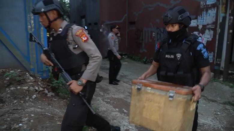 Pak Jenggot, Pengikut ISIS di Bogor Punya Kemampuan Racik Bom Pak Jenggot, Pengikut ISIS di Bogor Punya Kemampuan Racik Bom