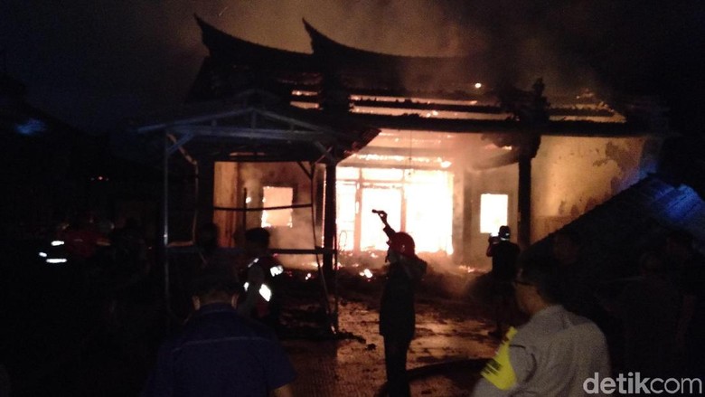 Kelenteng Tri Dharma Sumbernaga Terbakar Satu Hari Sebelum Waisak Kelenteng Tri Dharma Sumbernaga Terbakar Satu Hari Sebelum Waisak