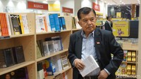 Buku yang dibeli Wapres JK di antaranya Clean Water Science, Getting Things Done: The Art of Stress-Free Productivity, Misfit Economy dan Good to Great. (Foto: Ferdinan/detikcom)