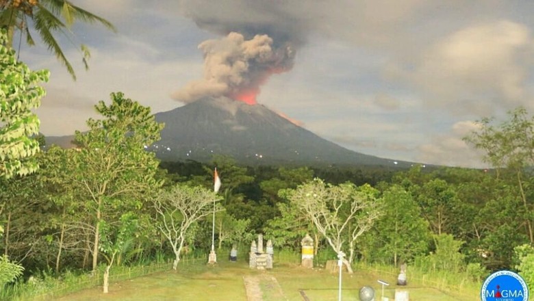 Gunung Agung Erupsi, Tinggi Kolom Abu 5.142 Mdpl Gunung Agung Erupsi, Tinggi Kolom Abu 5.142 Mdpl