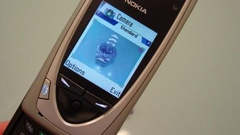 Kaya fitur, Nokia 7650 merupakan ponsel pertama yang memiliki kamera built in. Resolusinya VGA dan menjadi jualan utamanya ketika itu. Foto: istimewa