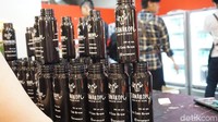 Kopi dari Ternakopi ini dikemas dengan botol plastik berwarna hitam. Semua varian kopi dibanderol dengan harga sama yakni Rp 20 ribu.Foto: Devy Setya/detikfood