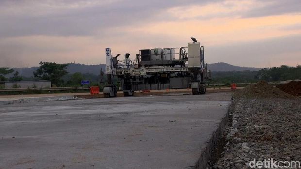 Rest area di Tol Batang. 