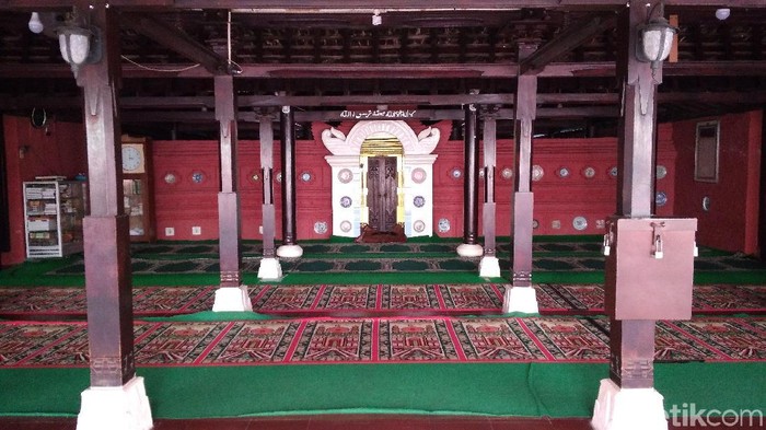 Masjid Merah Panjunan Cirebon