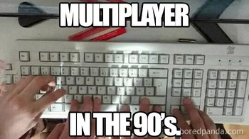 Begini nih main multiplayer jadul. Kadang bisa sampai sikut-sikutan juga lho. (Foto: Boredpanda.com)