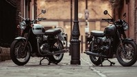 Disebut sebagai motor Traffic Light Racer dengan kelir gelap yang bertema khusus yakni warna doff Storm Grey dipadu warna kontras cat garis Ace Cafe. Foto: Pool (Triumph)