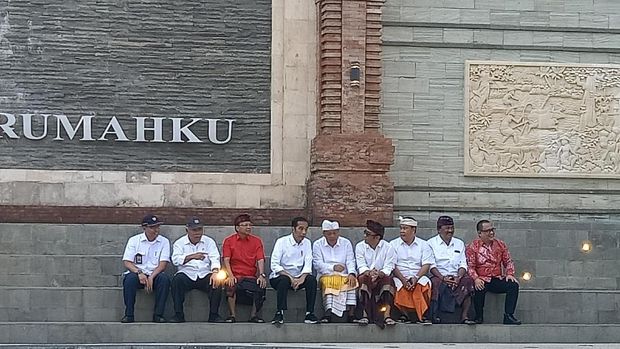 okowi sempat berkeliling melihat-lihat dan duduk santai di taman ini. 