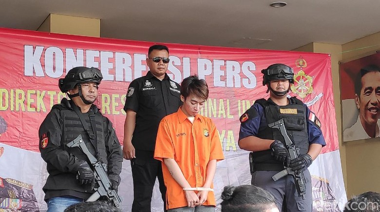 Ngaku-ngaku Jadi Wanita, Pria Ini Peras Korban hingga Puluhan Juta Ngaku-ngaku Jadi Wanita, Pria Ini Peras Korban hingga Puluhan Juta
