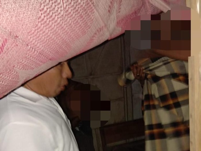 Seorang Kakek di Lamongan Tertangkap Basah Sedang Mesum