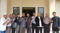 Ustaz Iyus saat keluar dari Mapolres Bogor Kota