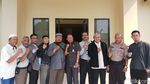 Potret Ustaz Iyus Tinggalkan Kantor Polisi Usai Penahanan Ditangguhkan