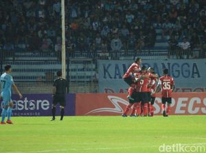 Puasnya Madura United Bikin 5 Gol di Kandang Persela
