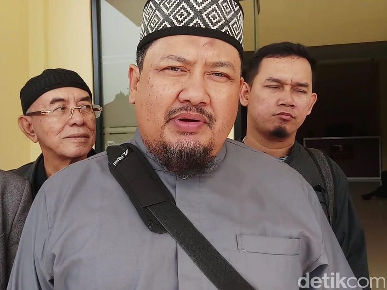 Penahanan Ditangguhkan, Ustaz Iyus Tinggalkan Polres Bogor Kota Penahanan Ditangguhkan, Ustaz Iyus Tinggalkan Polres Bogor Kota