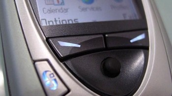 Beragam tombol operasionalnya. Saat diluncurkan, ponsel ini dijual sangat mahal, di kisaran 600 euro. Foto: istimewa