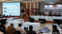 KPU melanjutkan rekapitulasi nasional hasil pemilu serentak dengan agenda rekap suara dari Papua Barat dan DKI Jakarta, di Jakarta, Sabtu (18/5/2019).