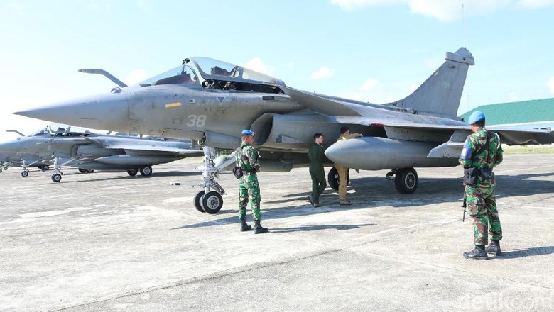 7 Pesawat Tempur Prancis yang Mendarat Darurat di Aceh Lagi Latihan di Laut Lepas 7 Pesawat Tempur Prancis yang Mendarat Darurat di Aceh Lagi Latihan di Laut Lepas