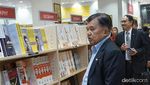 Keliling Doha Festival City, JK Belanja Buku