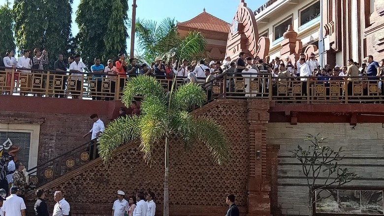 Mampir ke Taman Kumbasari, Jokowi Puji Penataan Sungai Denpasar Mampir ke Taman Kumbasari, Jokowi Puji Penataan Sungai Denpasar