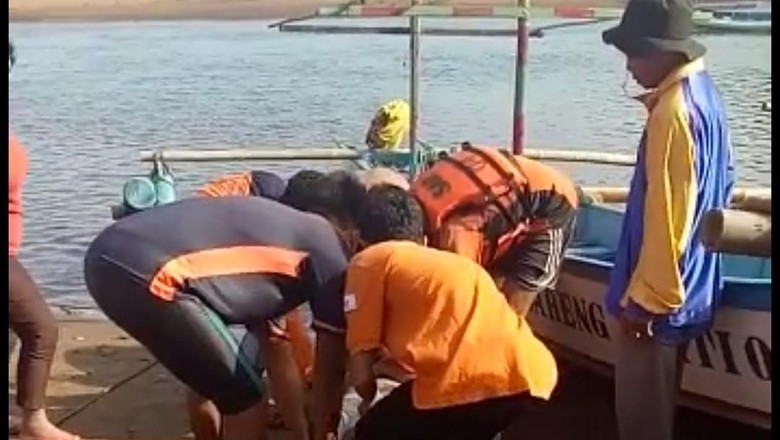 Seorang Wisatawan Tewas Tenggelam di Aliran Sungai Pantai Baron Seorang Wisatawan Tewas Tenggelam di Aliran Sungai Pantai Baron
