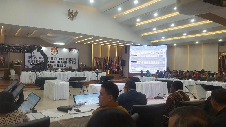 Ada Penolakan Hasil Penghitungan, Rekapitulasi Suara KL Berjalan Alot Ada Penolakan Hasil Penghitungan, Rekapitulasi Suara KL Berjalan Alot