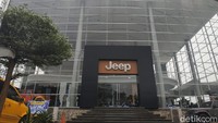 Pembukaan diler ini sebagai langkah strategis yang menjadi rangkaian pembukaan dealer resmi Jeep di Jakarta dan sekitarnya yang direncanakan akan berjumlah Iima dealer di Jakarta hingga tahun ini selain juga beberapa dealer resmi di luar kota Jakarta yang akan segera bergabung di beberapa kota seperti Bogor, Bandung, Denpasar, Makassar, Medan dan Kalimantan. Foto: Ridwan/detikOto