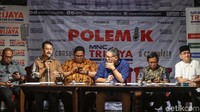 Hadir dalam diskusi tersebut (kiri-kanan) BPN Prabowo-Sandi, Andre Rosiade, anggota KPU RI 2012-2017 Ferry Kurnia, anggota Bawaslu Rahmat Bagja, pakar tata Negara Heru Widodo dan TKN Jokowi-Maruf Ruhut Sitompul.