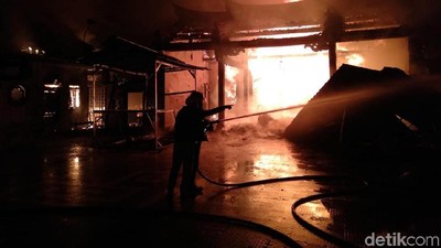 Kelenteng Tri Dharma Ludes Terbakar