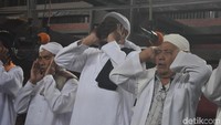 Menjangan Wulu merupakan tokoh sakti yang cemburu lantaran banyak masyarakat Cirebon berbondong-bondong memeluk Islam. Ornamen masjid yang kental dengan agama Hindu membuat masyarakat penasaran untuk datang ke masjid. Terlebih lagi saat azan dikumandangkan, masyarakat yang saat itu belum memeluk penasaran. (Sudirman Wamad/detikcom)