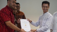 Komitmen Ajib maju dalam bursa Ketum HIPMI untuk menciptakan jutaan pengusaha muda baru untuk Indonesia. Ketua HIPMI Tax Center itu yang dulunya pernah berprofesi sebagai Pegawai Negeri Sipil (PNS) di Institusi Direktorat Jenderal Pajak Kementerian Keuangan. Tekad dan komitmen Ajib bulat untuk memajukan HIPMI, melahirkan jutaan pengusaha baru di Indonesia.