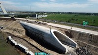 Progres pembangunan jalur kereta Bandara Adi Soemarmo saat ini mencapai 70%. Pool/PT Wijaya Karya (Persero) Tbk.