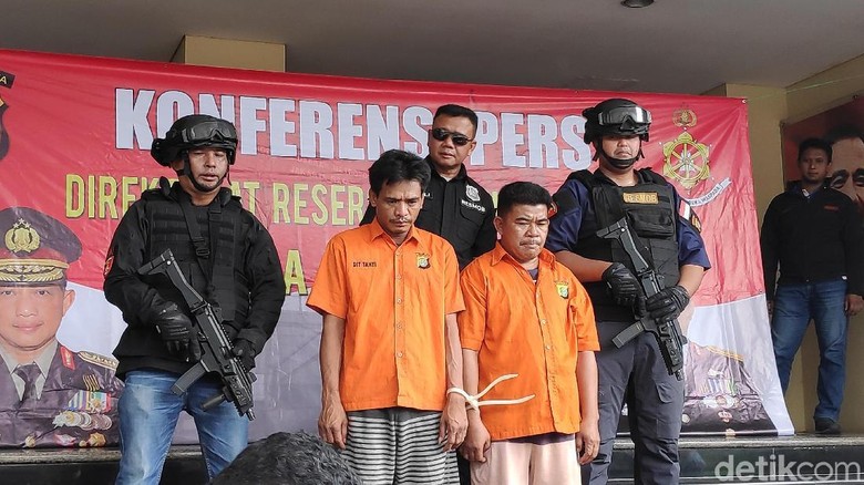 Kuras Puluhan Juta Duit Nasabah, 2 Pelaku Ganjal ATM Dibekuk Polisi Kuras Puluhan Juta Duit Nasabah, 2 Pelaku Ganjal ATM Dibekuk Polisi
