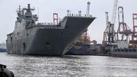 Kapal HMAS Canberra merapat ke Tanjung Priok, Jakarta.