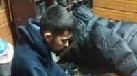 Di Kota Kazan saat salat tarawih, jamaah meluber hingga keluar gedung masjid. Ada pula yang salat hingga di tempat menaruh sepatu saking penuhnya (Hartomy Akbar Basory/Istimewa)