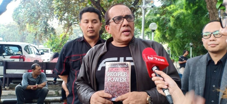 Protes Kasus Makar, Pengacara Eggi Ungkit Buku Jokowi People Power Protes Kasus Makar, Pengacara Eggi Ungkit Buku Jokowi People Power