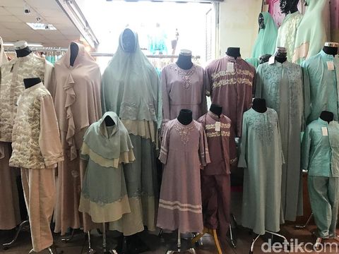  Baju  Sarimbit Jadi Primadona Baju  Lebaran di Tanah  Abang  