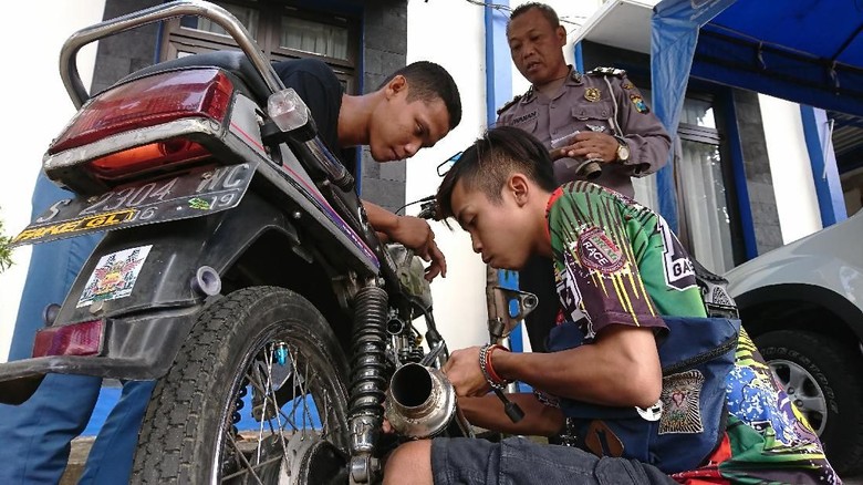 Razia knalpot bising Foto: Istimewa Razia knalpot bising Foto: Istimewa