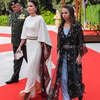 Rania menjadi ratu Yordania setelah sang suami, Abdullah, terpilih menggantikan ayah mertuanya, Rajah Huseein yang meninggal dunia. Dalam usia 28 tahun, dia dinobatkan sebagai Ratu Yordania. Foto: Dok. Instagram Queen Rania